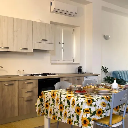 Casetta Girasole بيت للعطل *